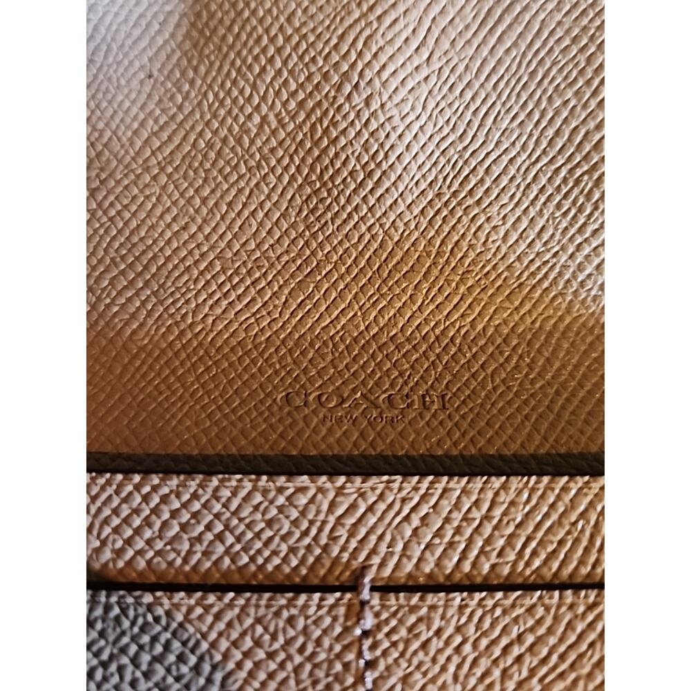 Coach Slim Envelope Wallet in Beige Crossgrain Leather - Picture 4 of 6